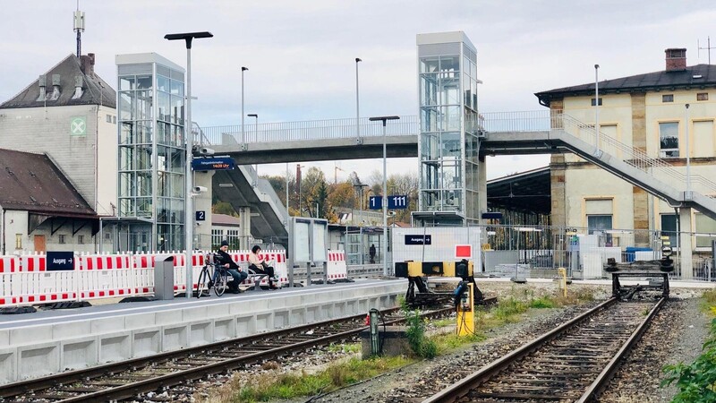 Baulich wurde der Further Bahnhof zwar in den vergangenen Monaten auf den neuesten Stand gebracht, jedoch dürfte es künftig für Further Reisende schwieriger werden, Auskünfte über Zugverbindungen einzuholen.