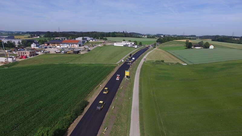 Die Arbeiten auf der B299 bei Geisenhausen gehen ihrem Ende entgegen.