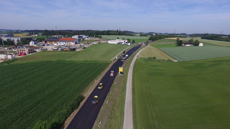 Die Arbeiten auf der B299 bei Geisenhausen gehen ihrem Ende entgegen.