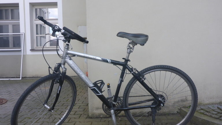 Wer kennt diese Fahrräder? Die Polizeiinspektion Straubing hat die geklauten Räder bei Einsätzen sichergestellt und wartet nun darauf, dass sich die rechtmäßigen Besitzer melden.