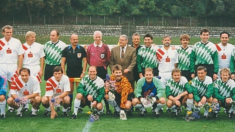 Hans-Peter Briegel, Buffy Ettmayer, Hansi und Gerd Müller spielten in den 1990er Jahren gegen eine Landkreisauswahl.