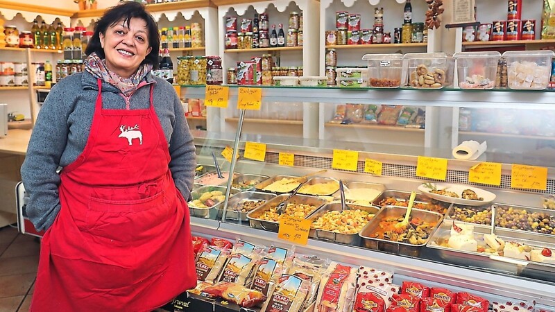 Sultana Karaman sagt von sich selbst, dass sie eine "Ratschkathl" ist. Für sie gehört ein Gespräch mit Kunden in ihrem Laden "Karaman" dazu.