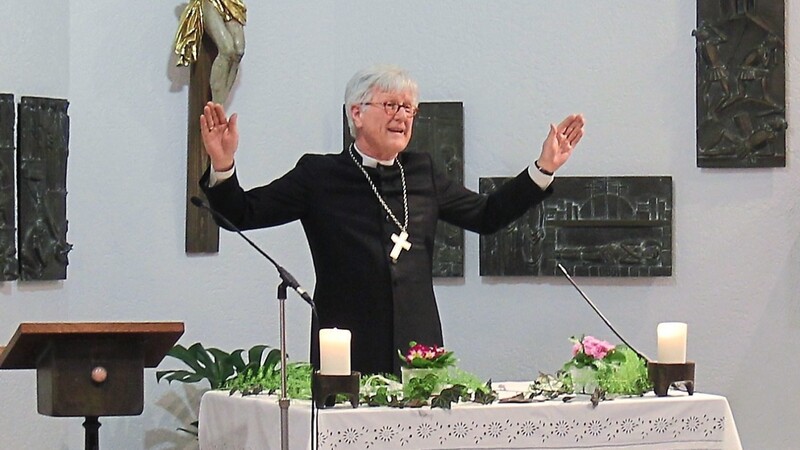 Landesbischof Prof. Dr. Heinrich Bedford-Strohm sprach den Seelsorgern bei seinem Besuch im Krankenhaus Landshut-Achdorf seine Wertschätzung aus.