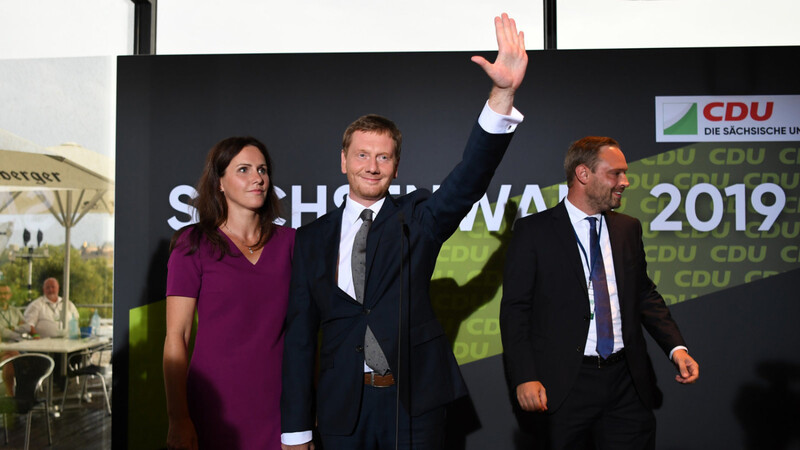 Michael Kretschmer, Ministerpräsident von Sachsen und seine Lebensgefährtin Annett Hofmann bei der CDU-Wahlparty der Landtagswahl in Sachsen