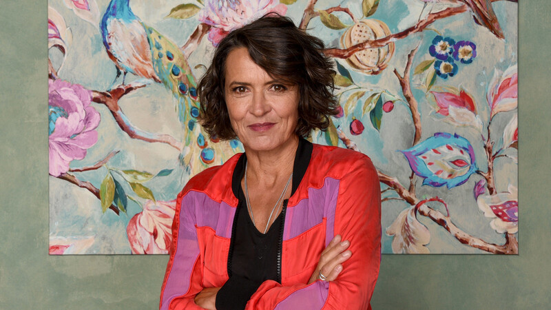 Ulrike Folkerts wurde 1961 in Kassel geboren, bekannt und beliebt ist sie vor allem als Ludwigshafener "Tatort"-Kommissarin Lena Odenthal.