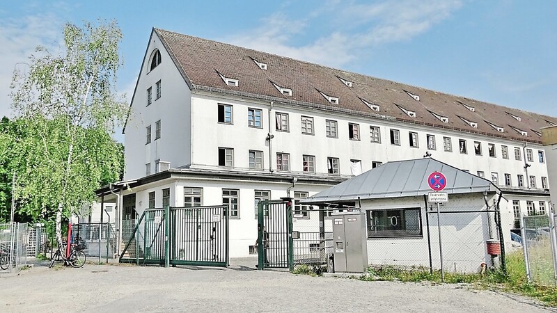 Das Ankerzentrum in Deggendorf ist ausgelastet. Geflüchtete müssen deshalb schneller auf andere Unterkünfte verteilt werden
