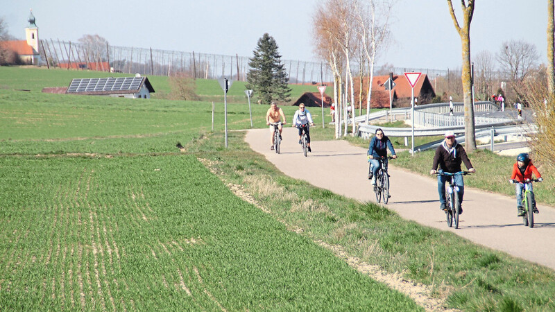 Sehr gut angenommen wird der Rad- und Wirtschaftsweg entlang der B 301 Richtung Lindkirchen.