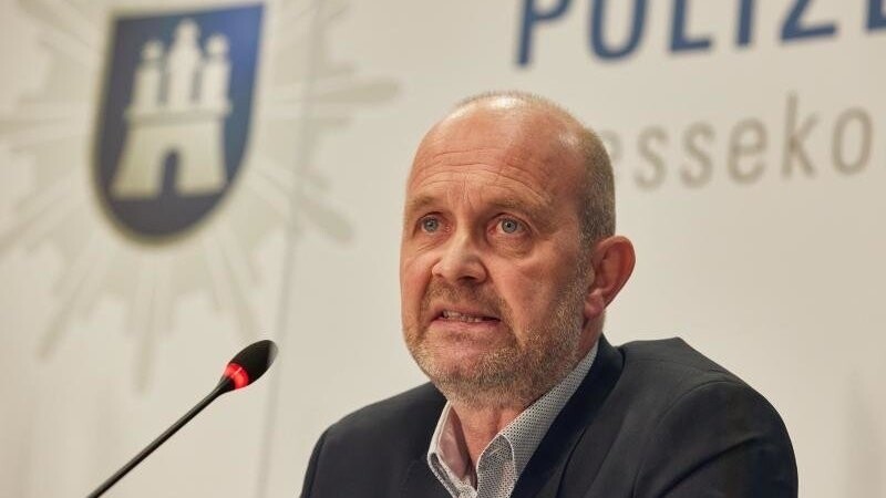 Claus Cortnumme, Leiter des polizeilichen Staatsschutzes, bei einer Pressekonferenz von Generalstaatsanwaltschaft und Polizei.