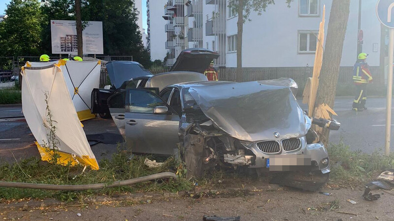 Schwerer Unfall am Sonntagabend in der Luitpoldstraße in Landshut. Die Arbeit der Einsatzkräfte wurde dabei einmal mehr von etlichen Gaffern behindert.