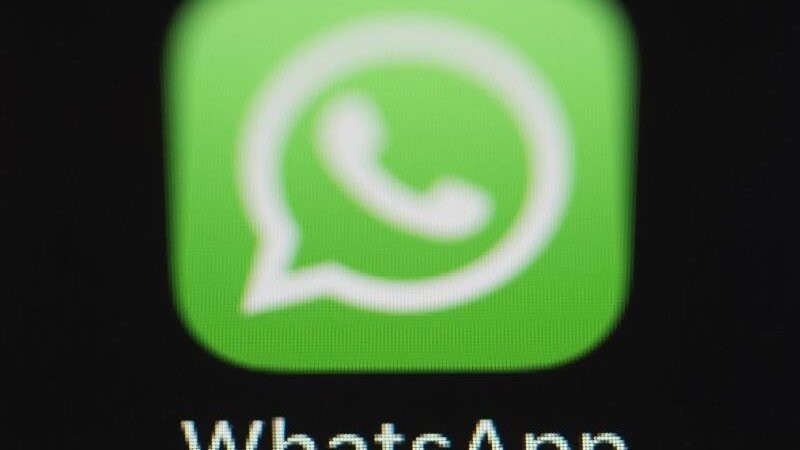 Ab 2019 soll es den beliebten Messenger-Dienst Whatsapp nur noch mit Werbung geben. (Symbolbild)