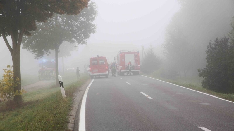 Bei einem Unfall nahe Harburg wurden am Freitagmorgen zwei Personen verletzt.