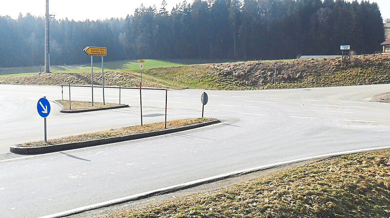 Die Einmündung der Staatsstraße St2326 in die St2140 zwischen Konzell und Kasparzell: Ein Tempolimit gibt es im Bereich der Kreuzung nicht. Das kann nicht jeder Fahrzeugführer nachvollziehen, der dort regelmäßig unterwegs ist.