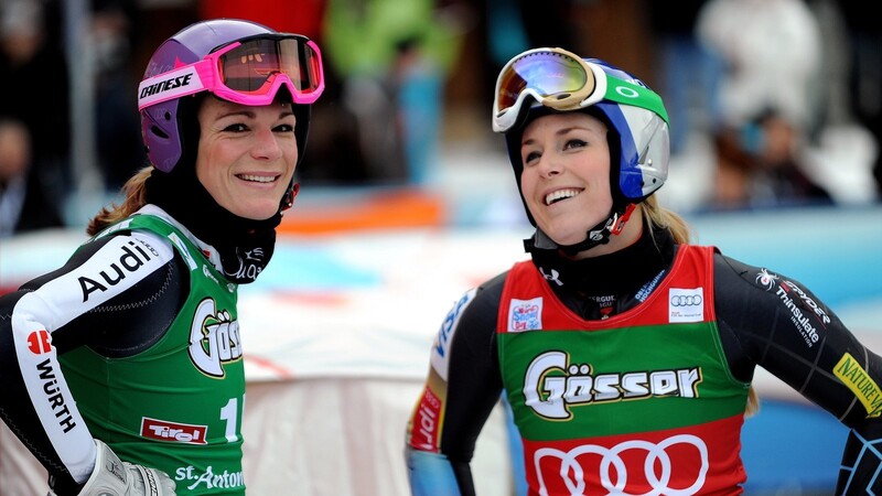 LANGE ZEIT GUT BEFREUNDET waren Maria Höfl-Riesch (l.) und Lindsey Vonn, hier bei der Weltcup-Abfahrt in St. Anton im Jahr 2013. Dabei galten sie als ewige Rivalinnen.