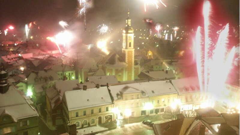 Prächtiges Feuerwerk über dem schneebedeckten Stadtzentrum: Dieses Bild wird sich diesmal im Herzen der Drachenstichstadt ganz sicherlich nicht bieten - nicht nur mangels Schnee.