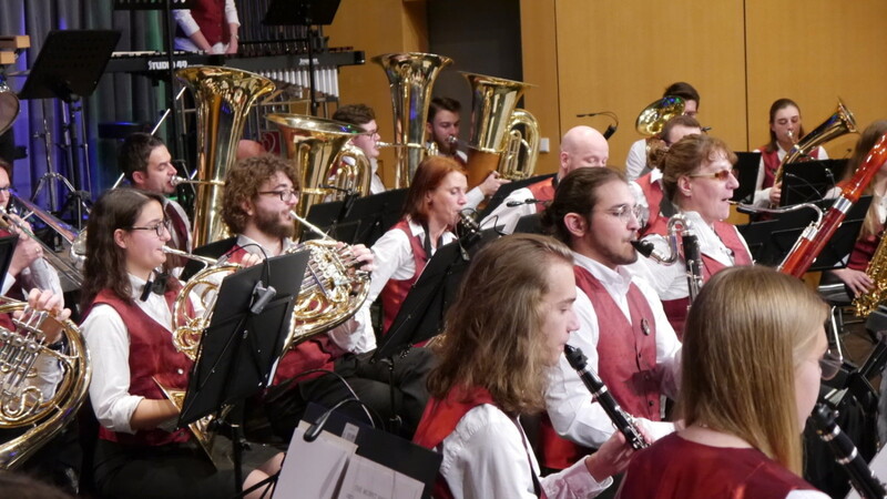 Das Symphonischen Blasorchester Ergolding verzauberte die Besucher im Ergoldinger Bürgersaal.