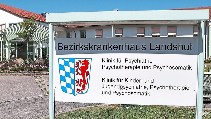 Im BKH Landshut war der Angeklagte auf Patienten losgegangen.