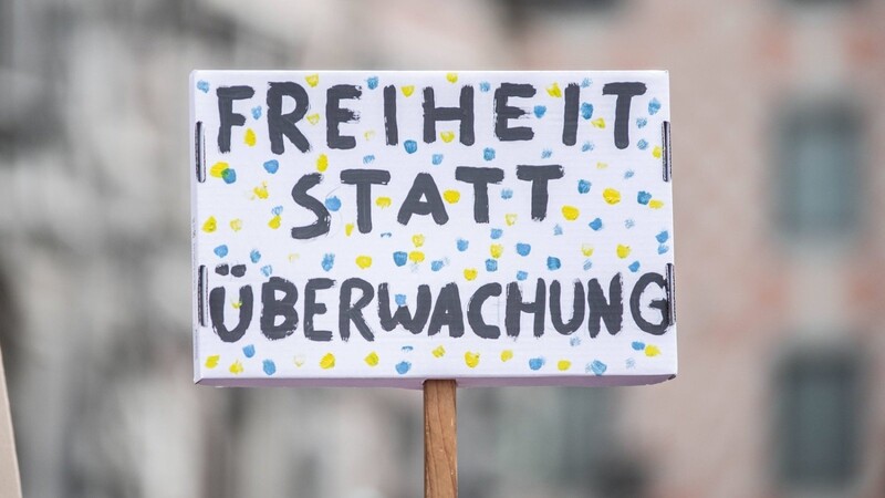 Für "Freiheit statt Überwachung" gehen derzeit viele Menschen in Bayern auf die Straße und demonstrieren gegen das Polizeiaufgabengesetz.
