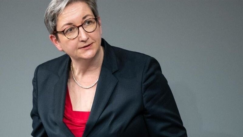 Klara Geywitz (SPD), Bundesministerin für Bau und Wohnen, spricht.