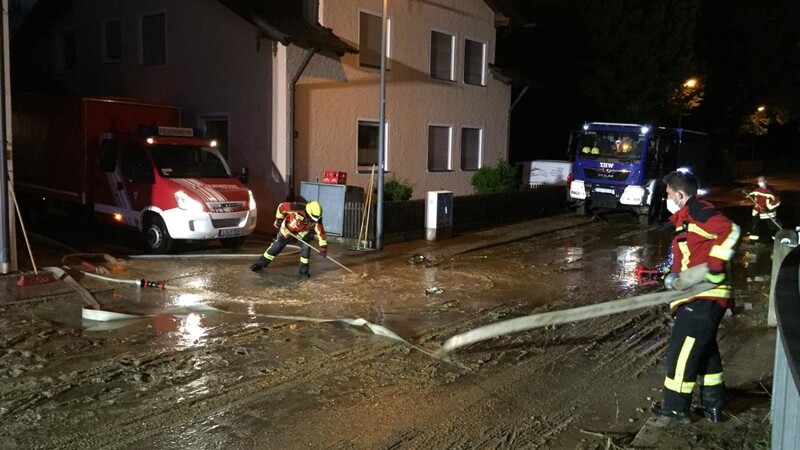 Die Feuerwehr der Stadt Landshut war wegen des Unwetters am Dienstagabend fast 24 Stunden im Einsatz.