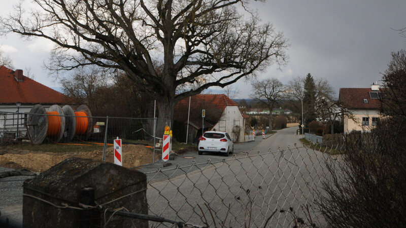 Die Arbeiten rund um den Zeholfinger Dorfplatz werden fortgeführt.