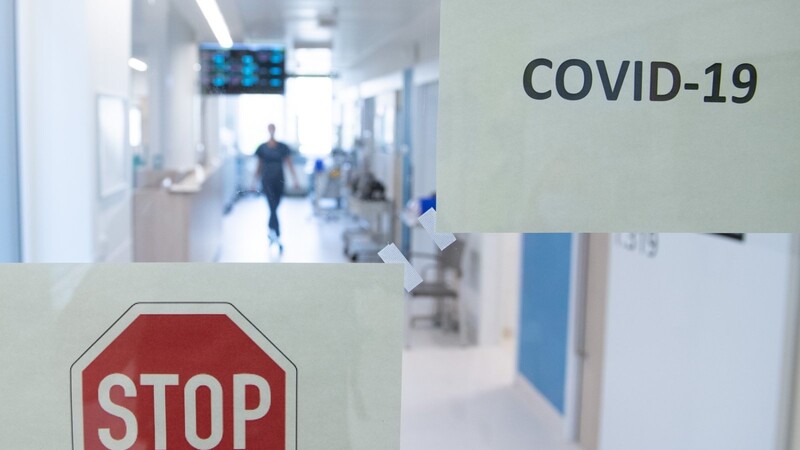 Täglich werden es im Landkreis mehr Covid-Patienten, die stationär behandelt werden müssen.