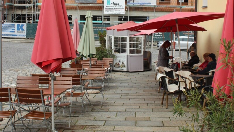 Der Holzpavillon beim Café Hinkofer steht in der Kritik.