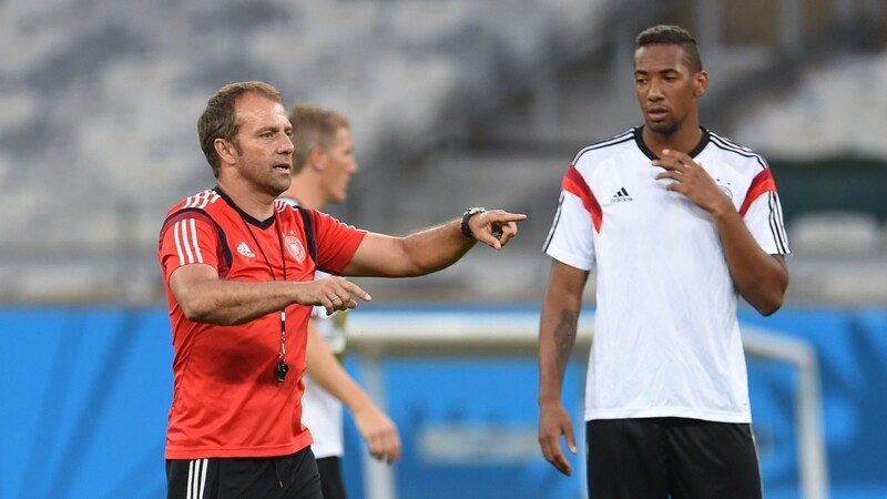 Boateng (rechts) und Flick, der Bundestrainer Joachim Löw jahrelang als Assistent zuarbeitete, kennen sich schon lange, wurden 2014 in Brasilien gemeinsam Weltmeister.