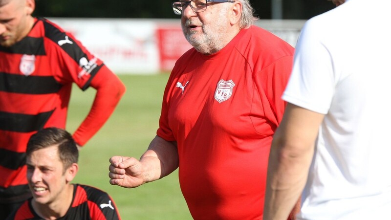 Helmut Wirth hat sein erstes Spiel als Trainer des VfB Straubing verloren.