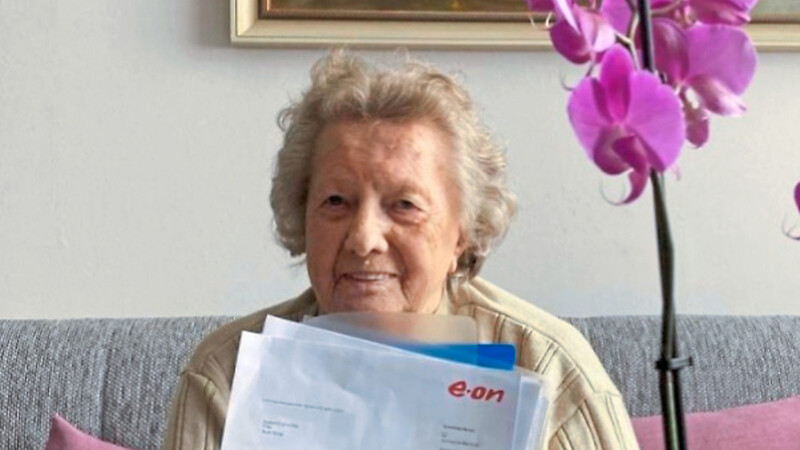 Ruth Strigl wird am Faschingssonntag 90 Jahre alt. 42 Jahre hat sie mit ihrem Mann in Mainz gelebt. Angesichts der aktuellen Eon-Rechnung ist ihr nicht zum Lachen zumute.