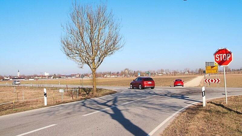 Eine Ortsumfahrung von der St2325 Richtung St 2074 würde Wallersdorf vor allem im Marktkern eine Reduzierung an Fahrzeugen einbringen.