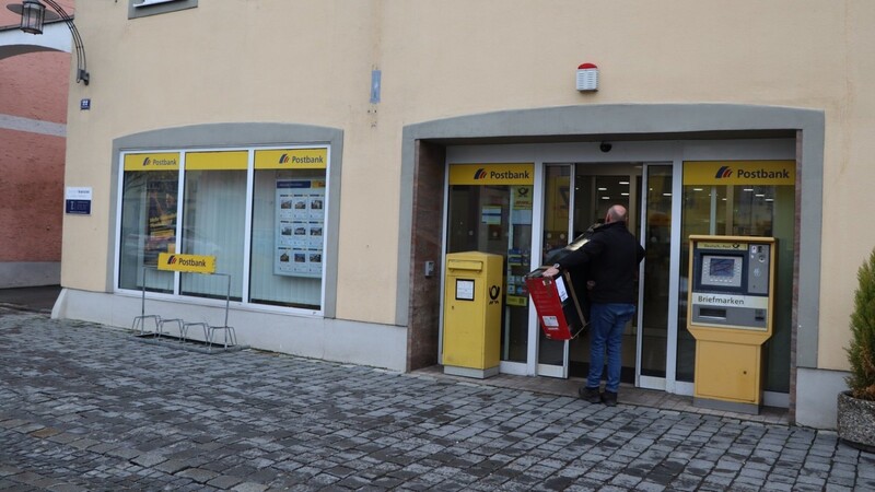 Die Post mit ihrer Postfiliale am Preysingplatz wird in Zukunft wohl auch viele Kunden aus dem benachbarten Deggendorf anlocken.