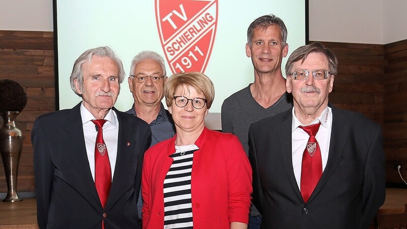 Die neu gewählte Führungsriege des TV Schierling mit Vorsitzendem Richard Rohrer (links).
