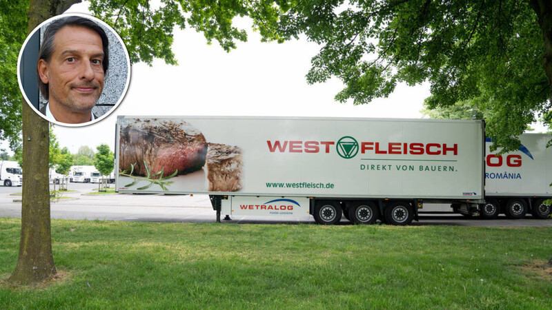 Der Anhänger eines Firmen-Lkw von Westfleisch steht auf einem Parkplatz vor dem Werksgelände in Coesfeld im Münsterland. Beim Fleischkonsum brauchen wir ein Umdenken, meint Clemens Hagen.