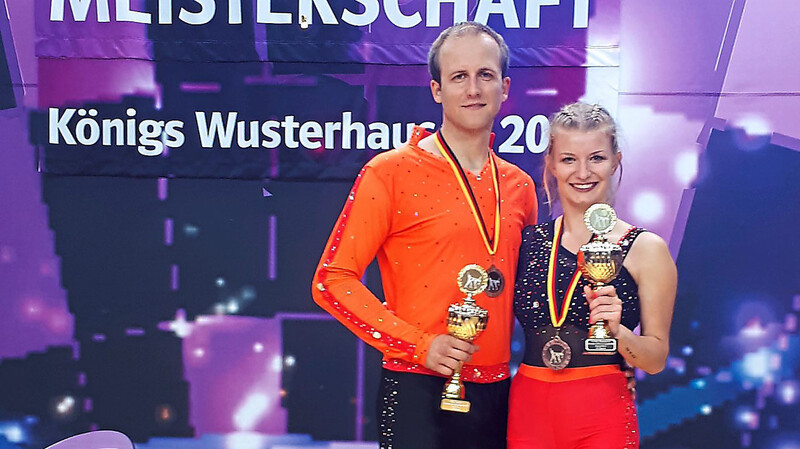 Julia Zierer und Manuel Faßler freuten sich über den dritten Platz auf der Deutschen Meisterschaft.