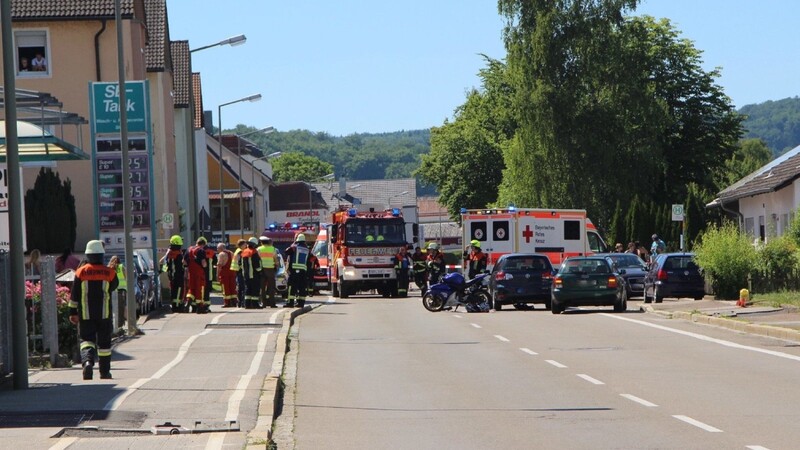 Bei einem Crash in Kelheim wurden am Sonntag zwei junge Motorradfahrer verletzt.