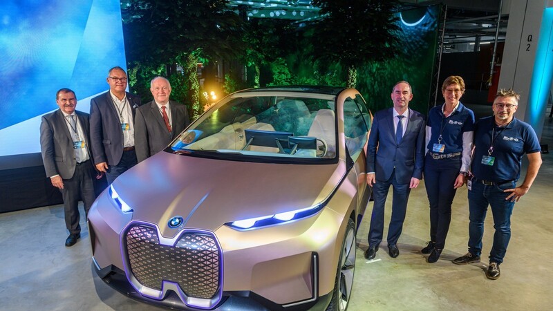 Der BMW iNext feierte Premiere in Dingolfing.