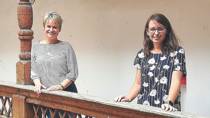 Hoffen auf viele Rückmeldungen von Bürgern, die mit Demenz bei Angehörigen oder Freunden Erfahrungen gemacht haben: Petra Reif (l.) und Nicole Smolin.