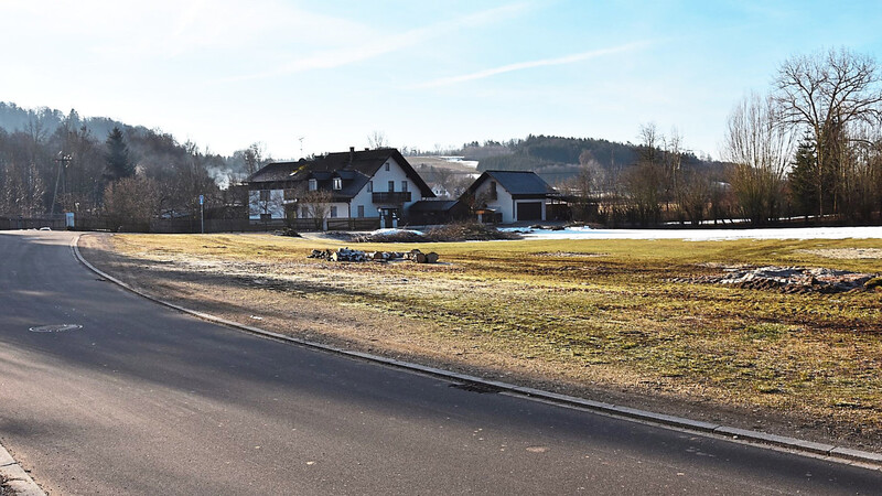 Bereits abgebaut wurde der Spielplatz in Enzelhausen. Für den Bereich liegt nun eine Planung vor, die eine Bebauung mit zwei Doppelhäusern und einem Einzelhaus vorsieht.