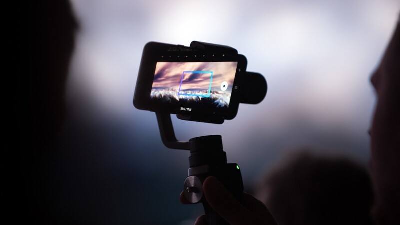 Mal eben mit dem Smartphone filmen ist weit verbreitet - wer traut sich an einen längeren Film?