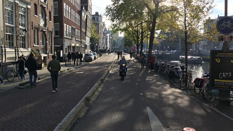 Die Raumaufteilung in den Straßen und Gassen bevorzugt Radfahrer und Fußgänger.