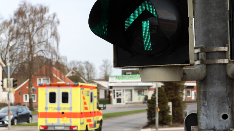 Ampeln, die für Rettungsfahrzeuge auf Grün springen, gibt es nur in wenigen Städten in Bayern. Regensburg gehört dazu.