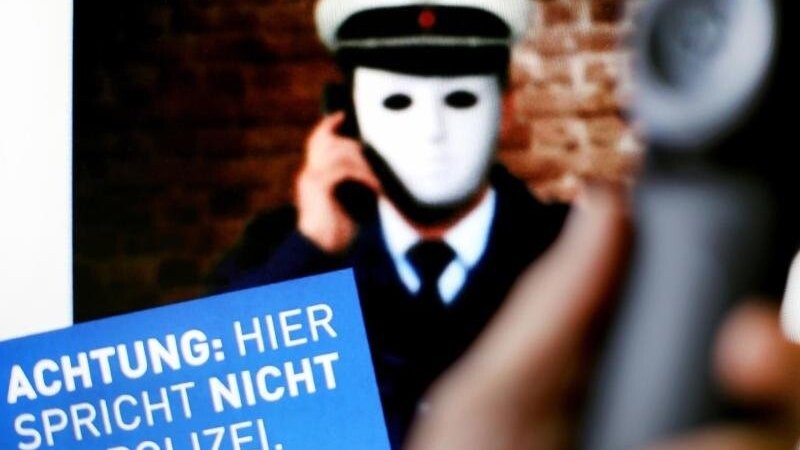 Ein unbekannter Anrufer gab sich gegenüber einem 72-jährigen Mann aus Achdorf als Polizeibeamter aus.