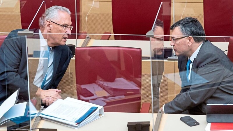 Bayerns Innenminister Joachim Herrmann (l.) und Staatskanzleichef Florian Herrmann müssen an diesem Donnerstag erklären, wieso sie den Skandalkonzern Wirecard unterstützt haben.