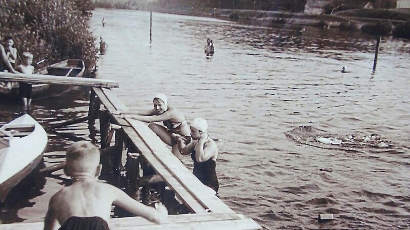 Die Badeanstalt am Schwarzen Regen im Jahr 1953.