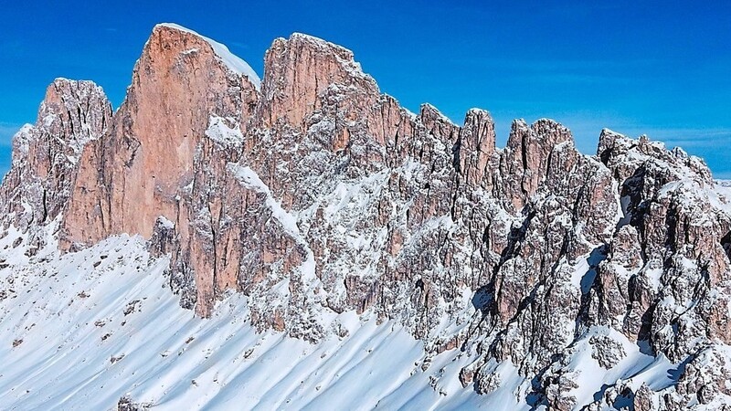 Ein Blick auf die beeindruckende Rosengartengruppe: Das Bergmassiv haben Wintersportler im Skigebiet Carezza im Südtiroler Eggental immer im Blick.