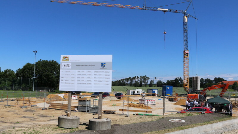 Die Bauarbeiten für das neue Gammelsdorfer Kinderhaus haben begonnen - die Fertigstellung ist für Ende 2021 geplant.