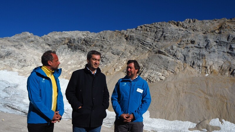 Die Politiker wollen sich vor Ort ein Bild von den Auswirkungen des Klimawandels in den Alpen machen.