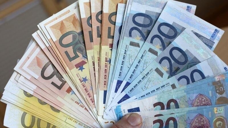 Der Mann soll sich Falschgeld mit einem Nennwert von mehr 115.000 Euro im Internet bestellt haben. (Symbolbild)