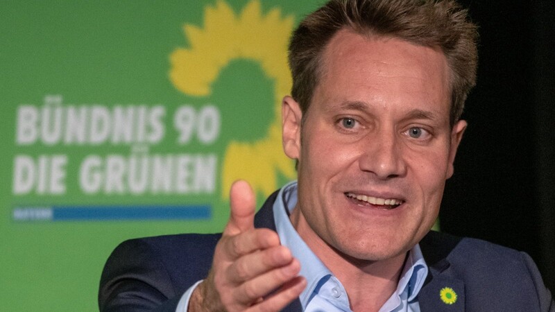 Der 42-jährige Ludwig Hartmann aus Landsberg ist seit 2008 Abgeordneter des bayerischen Landtags und seit 2013 zusammen mit Katharina Schulze Vorsitzender der Grünen-Fraktion.