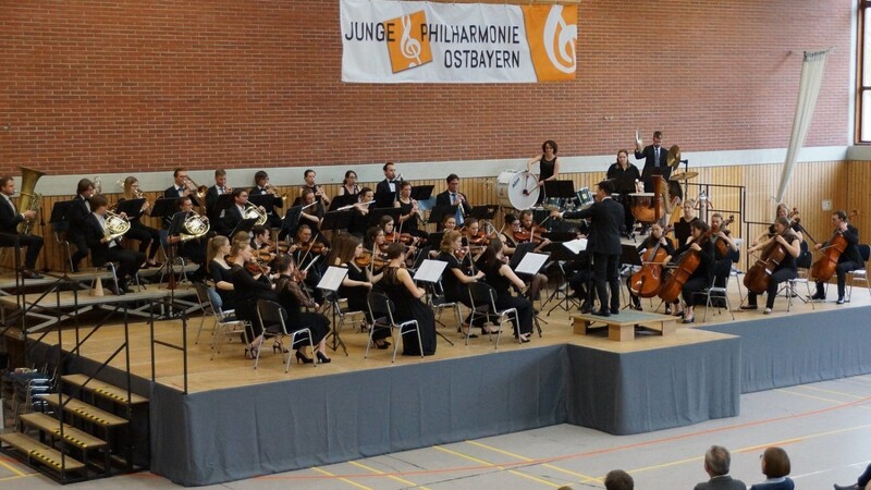 Zum Abschluss ihrer Probewoche gaben die rund 50 Musiker der Jungen Philharmonie Ostbayern ein Konzert in der Mehrzweckhalle.